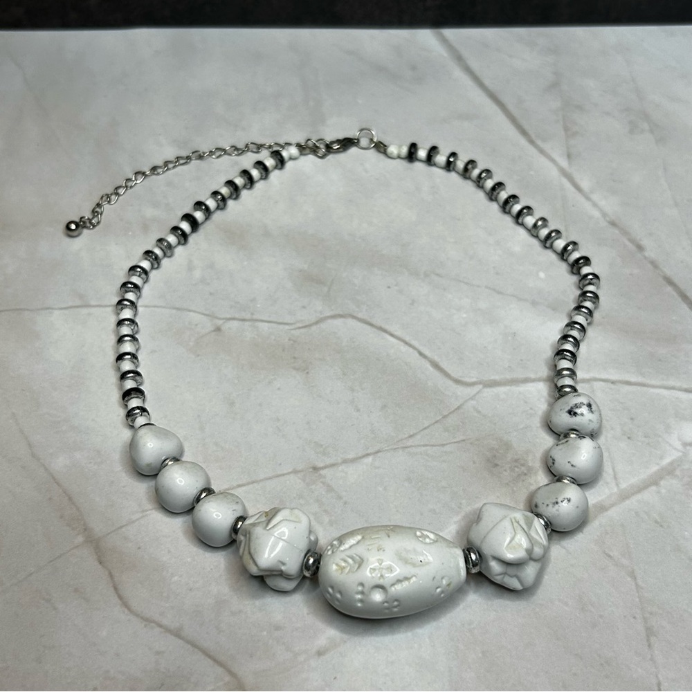 Exquisite White and Silver Tone Beaded Necklace